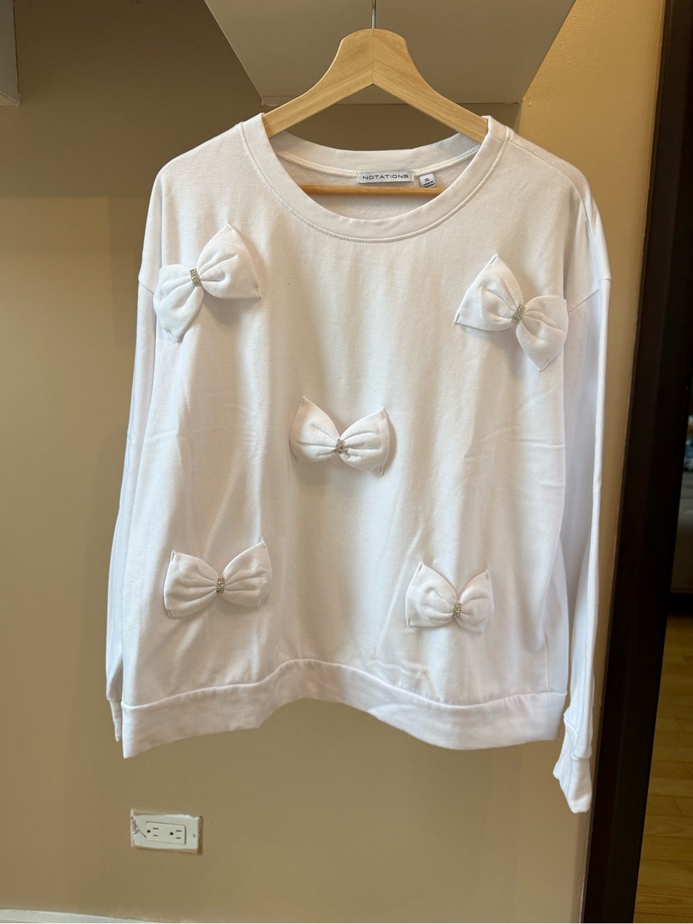 Notations White Sweatshirt with Decorative Bows